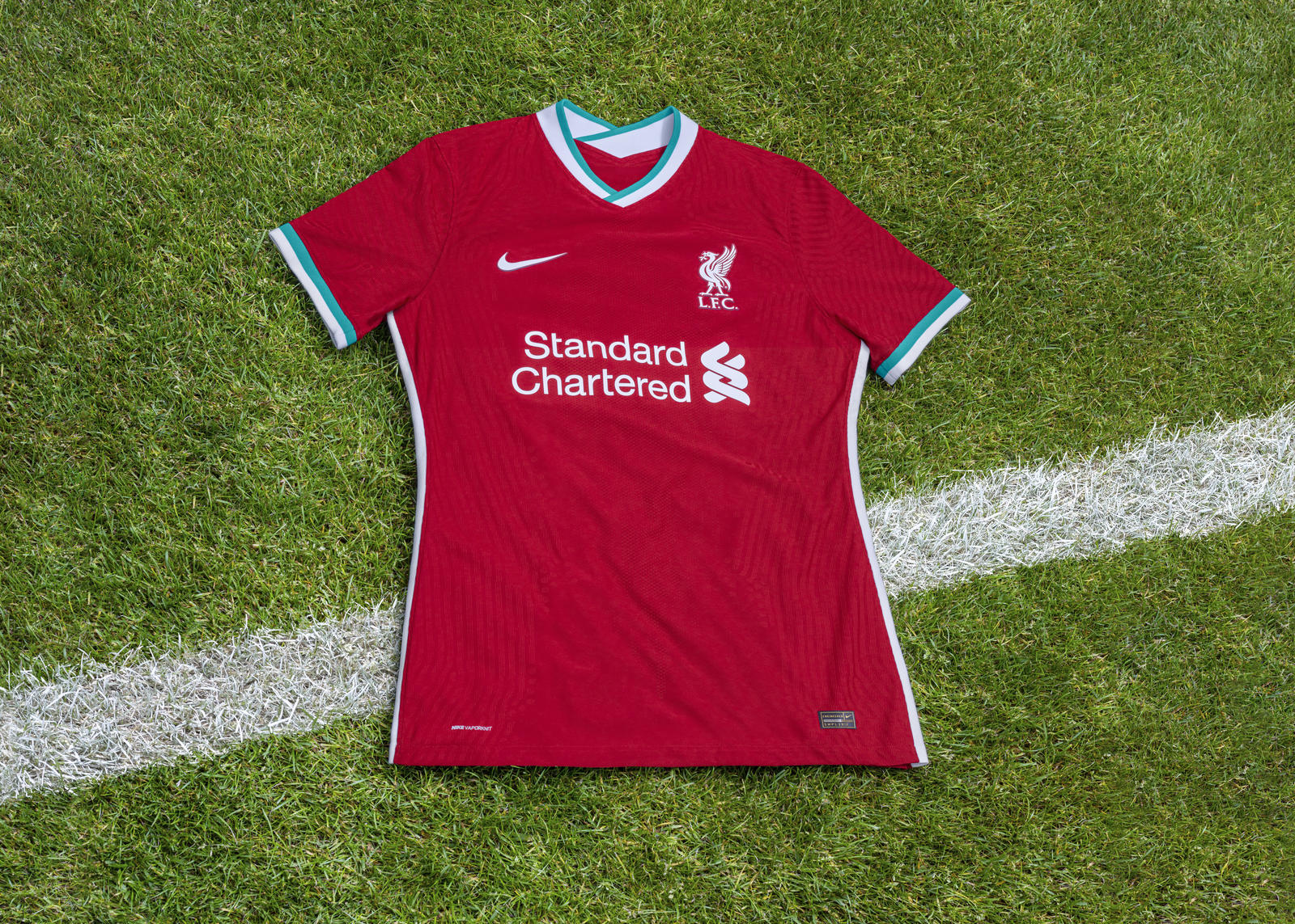 Jersey Liverpool Perdana Bersama Nike Tonjolkan Warna Tradisional The Reds