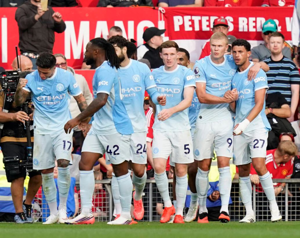 Hasil Premier League: Manchester is Blue, Manchester United Tumbang Lawan 10 Pemain di Old Trafford