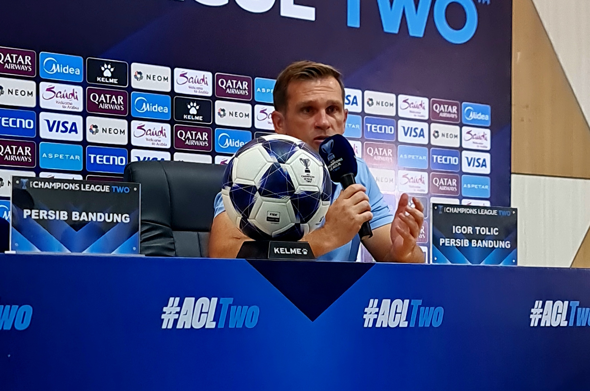 Igor Tolic Bongkar Rahasia Persib Tumbangkan The Cong-Viettel, Ada Sesuatu di Ruang Ganti