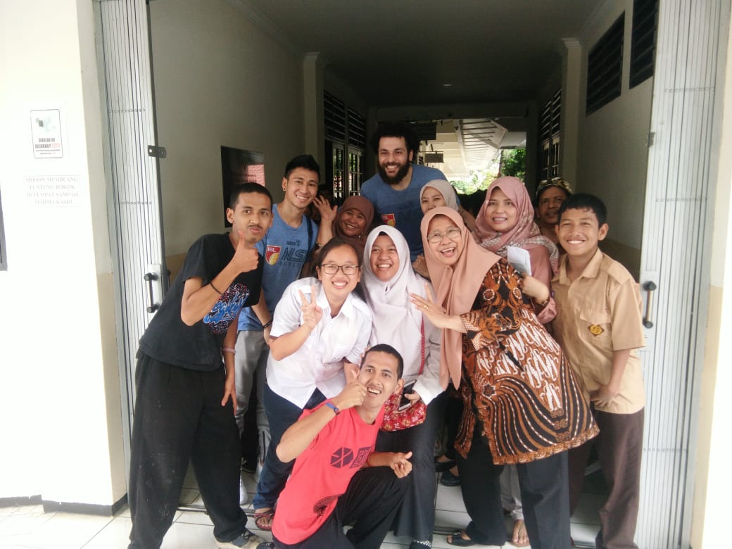 Di Sela Seri IBL, Pemain NSH Jakarta Sempatkan Berbagi Kasih