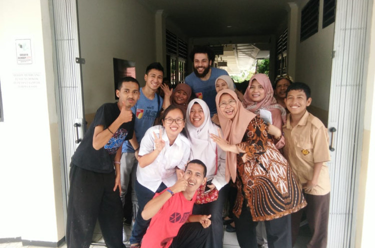 Di Sela Seri IBL, Pemain NSH Jakarta Sempatkan Berbagi Kasih