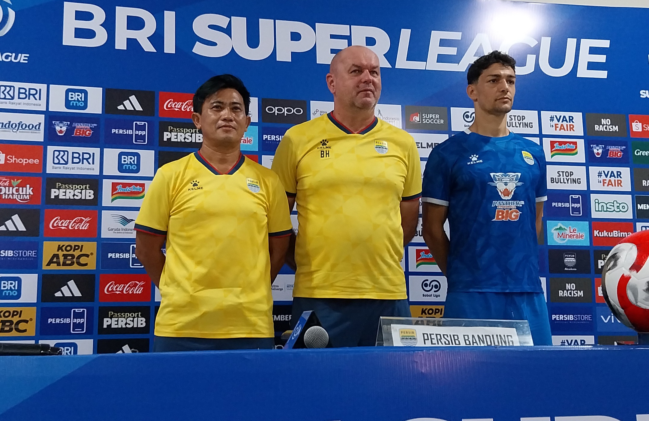 Jelang Lawan Persijap, Bojan Hodak Semprot Manajemen Persib soal Rencana Konvoi Juara