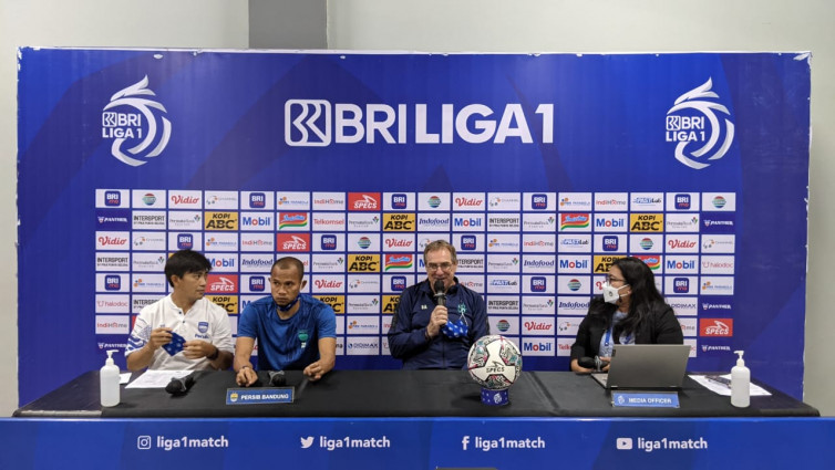 Perubahan Formasi Jadi Kunci Persib Bungkam PSS