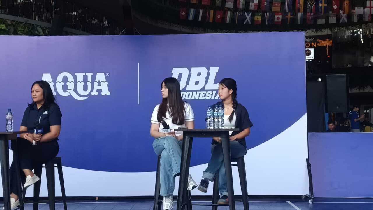 Peserta DBL Dance dalam konferensi pers di kawasan Jakarta, Sabtu (13/6). (BolaSkor.com/Gazza Roosaryatama)