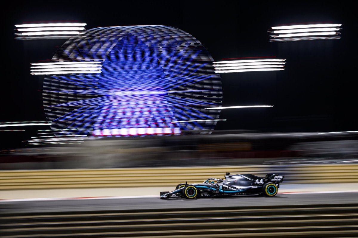 Lomba F1 GP Bahrain: Ferrari Seperti Dikutuk, Lewis Hamilton Menang Dramatis 