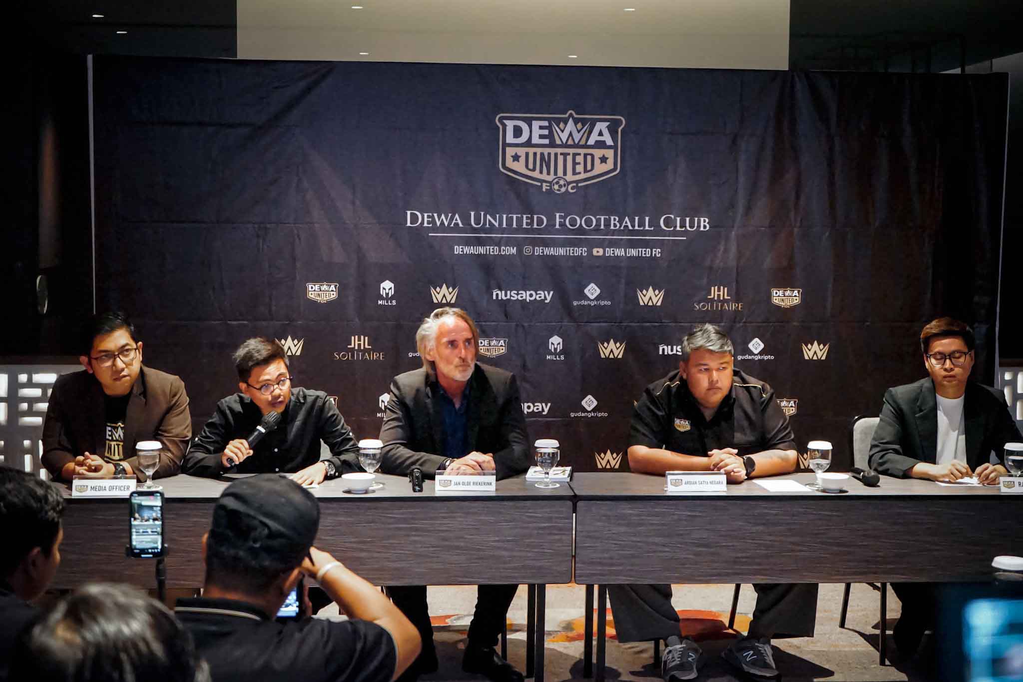 CEO Dewa United FC Beberkan Target untuk Jan Olde Riekerink