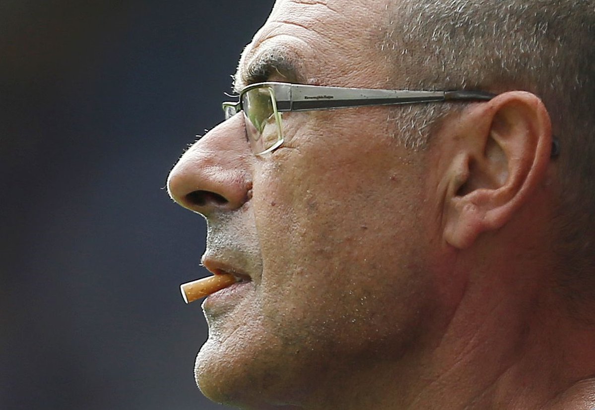 Cara Unik Manajer Chelsea Atasi Larangan Merokok di Premier League