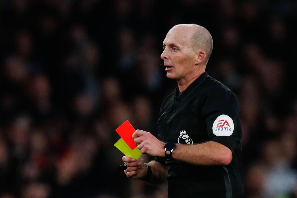 Manchester City Vs Chelsea, Ketika Wasit Jadi Pusat Perhatian