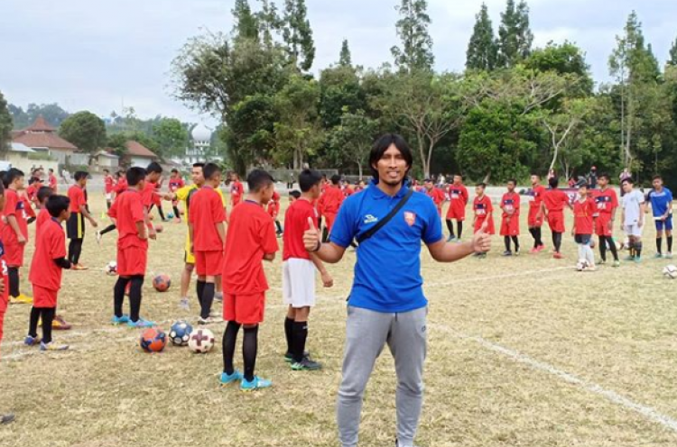Budi Sudarsono: Si Piton yang Sukses Raih Juara Liga Indonesia dengan Dua Tim Berbeda