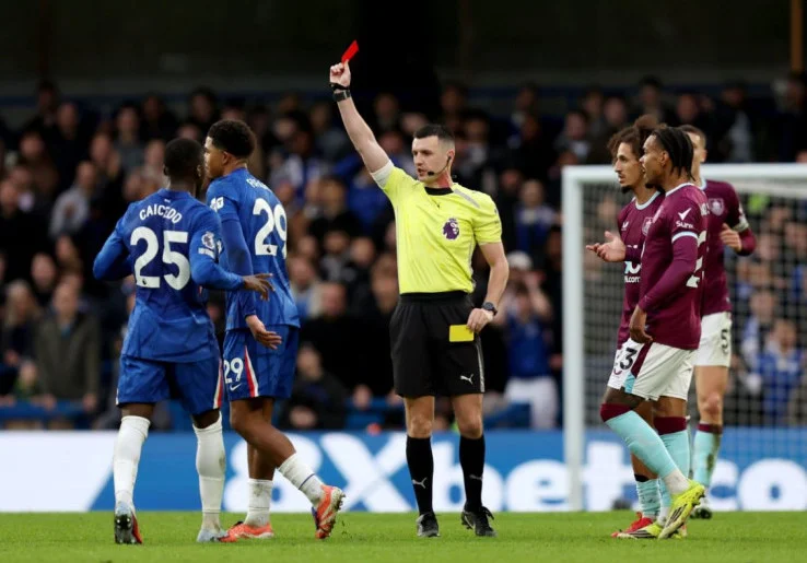 Chelsea dan Isu Indisipliner, Delapan Pemain Menerima Kartu Merah Musim Ini