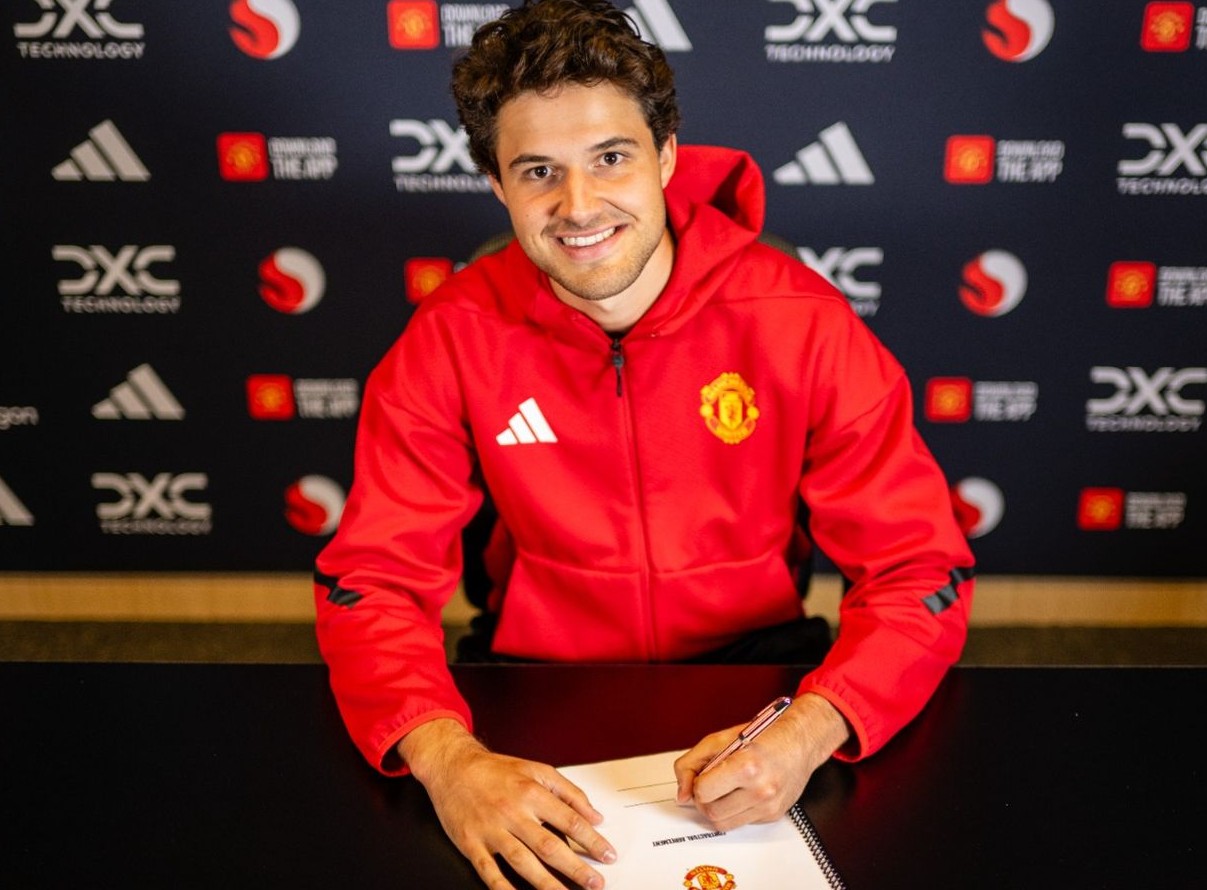Profil Senne Lammens, Kiper Baru Manchester United Pesaing Andre Onana
