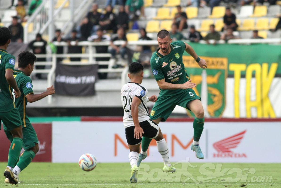 Lini Belakang Rapuh, Persebaya Minta Maaf Gagal Menang Kontra RANS Nusantara