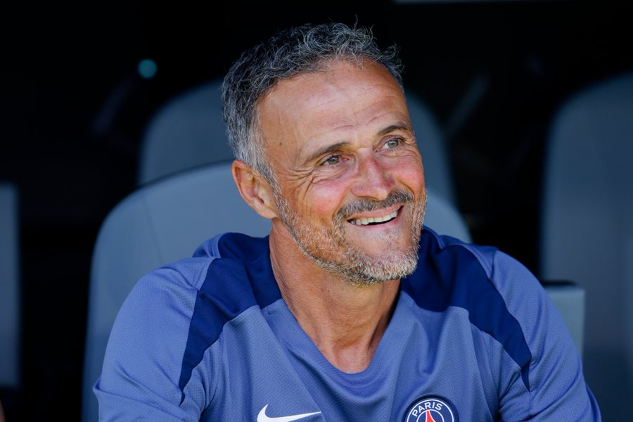 PSG Bantai Real Madrid, Ponsel Luis Enrique Penuh Pesan dari Suporter Barcelona