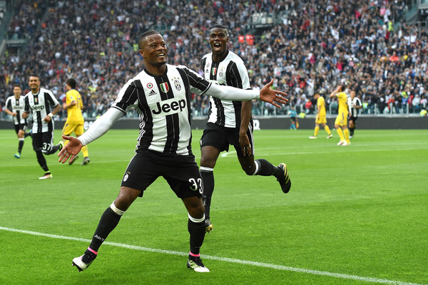 Agen Bantah Patrice Evra Ingin Kembali ke Juventus