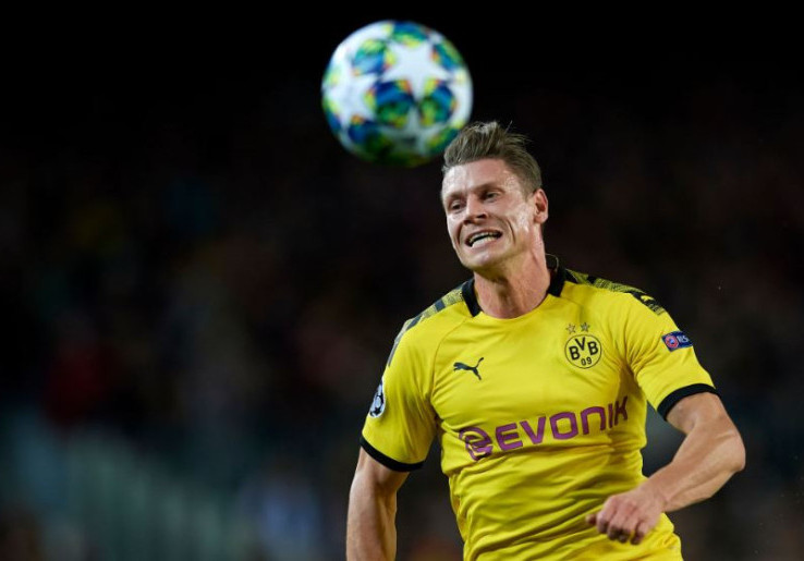 Tekuk PSG, Bek Borussia Dortmund Prediksi Leg Dua yang Sulit di Paris