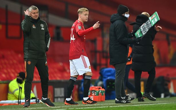 Kini Donny van de Beek Disarankan Bertahan di MU