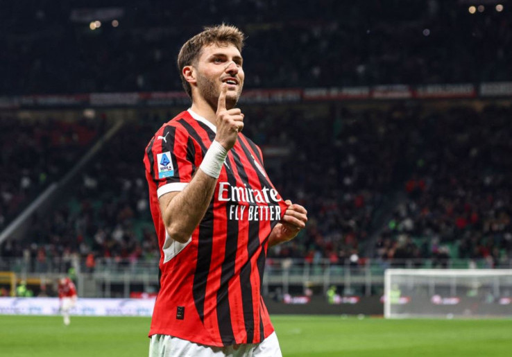 Ayah Santiago Gimenez Kesal dengan Cara AC Milan Memperlakukan Putranya