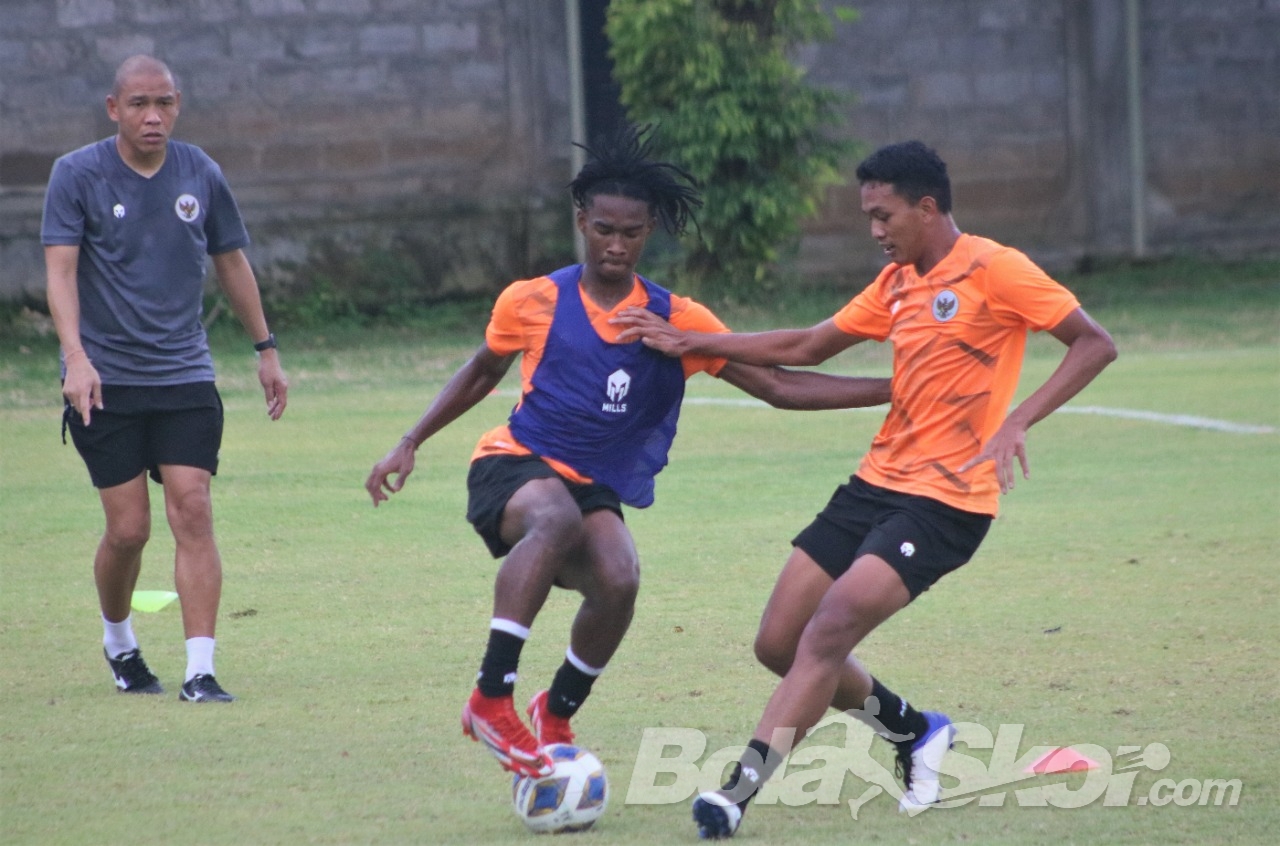 Figo buat Shin Tae-yong Tertawa Terbahak-bahak karena 'Salam Satu Jiwa'