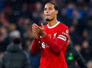 Manchester United Disebut Parkir Bus di Anfield, Van Dijk Kena Semprot Roy Keane