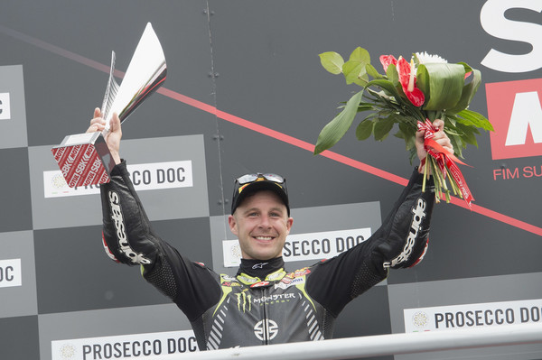 Cal Crutchlow Kritik Jonathan Rea di Superbike: Merem, Dia Bisa Juara