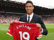 Solskjaer Jawab Peluang Raphael Varane Debut Kontra Southampton