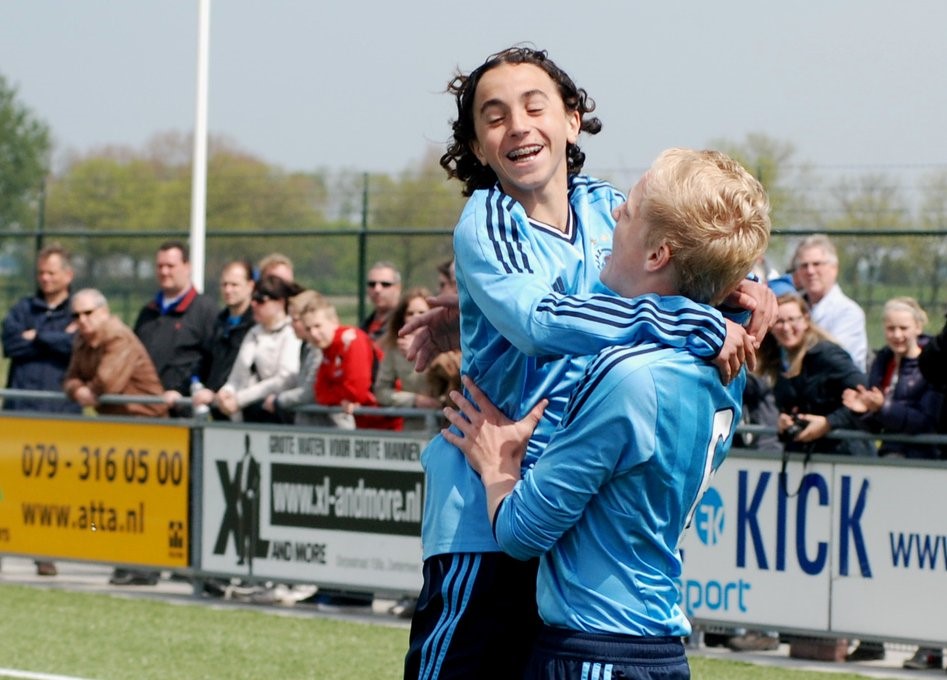 Janji Donny van de Beek dan Memori Abdelhak Nouri