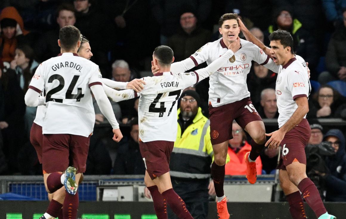 Satu Kesalahan dari Manchester City Sama dengan Titel Juara Liga untuk Arsenal
