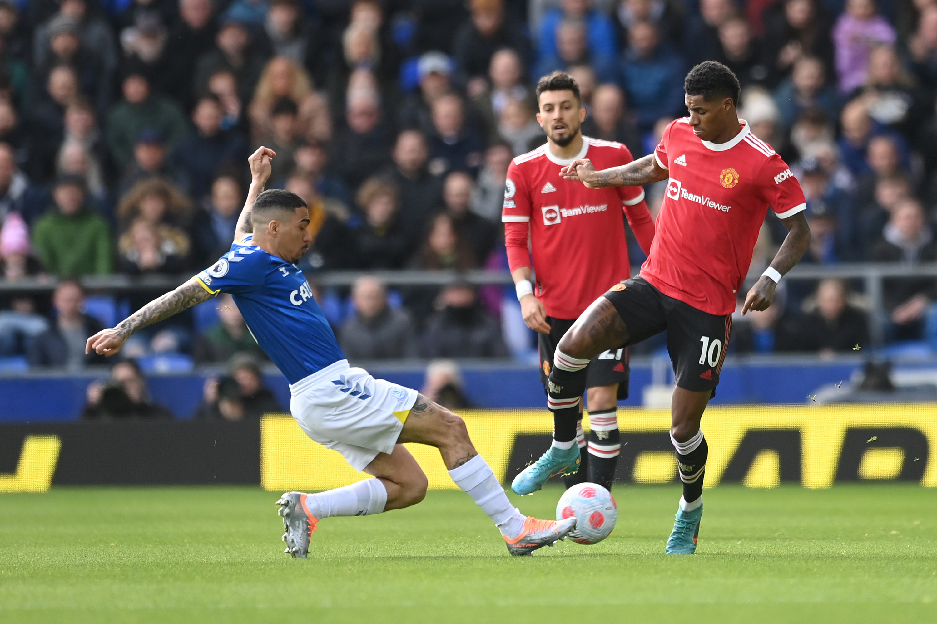 Everton 1-0 Manchester United: Harry Maguire Berperan untuk Gol The Toffees