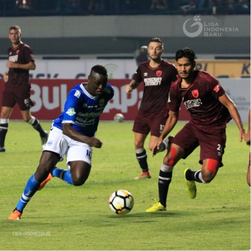 Persib Bandung 3-0 PSM Makassar: Duet Ezechiel-Bauman Bawa Pangeran Biru Naik ke Enam Besar