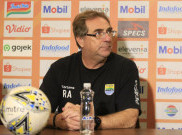 Robert Rene Alberts Sayangkan Absennya Dua Pemain di Partai Pamungkas Persib Bandung