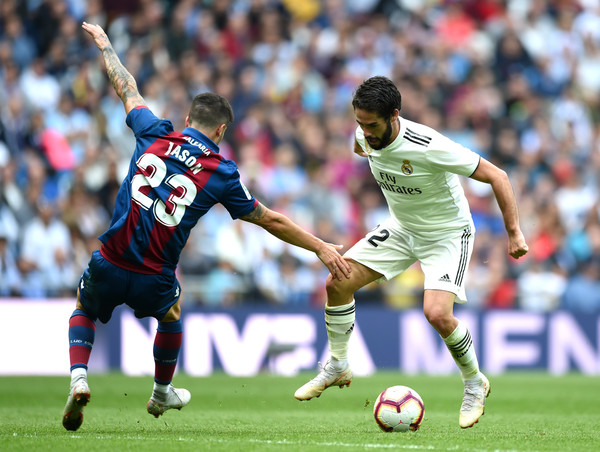 Polemik Berlanjut, Santiago Solari Ogah Berkomentar soal Isco