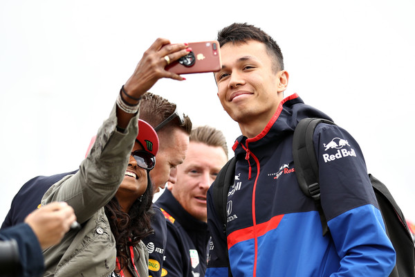 Aneh, Dua Pembalap F1 Ini Justru Terinspirasi dari Legenda MotoGP, Valentino Rossi