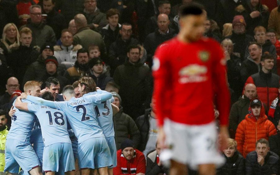 Kian Terpuruk, Burnley Raih Kemenangan Pertama di Markas Man United Sejak 1962