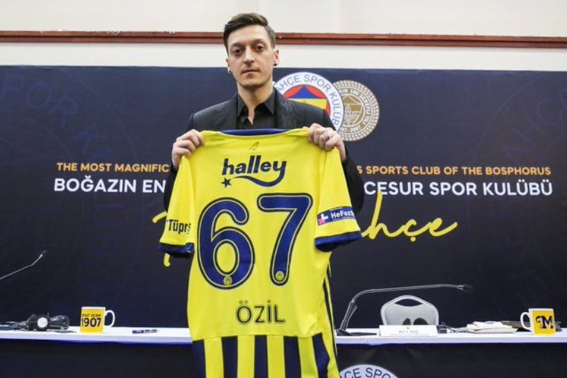 Alasan Mesut Ozil Kenakan Nomor Punggung 67 di Fenerbahce