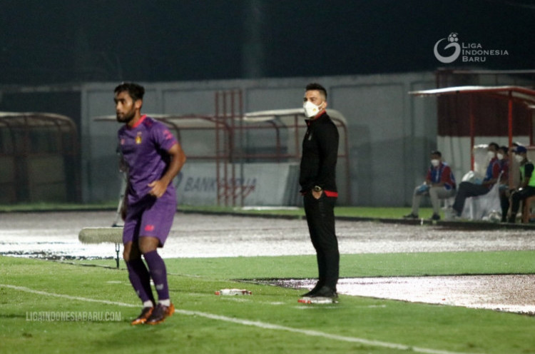 Pelatih Persik Sebut Liga 1 Penuh 'Kegilaan' karena Jadwal Padat dan COVID-19