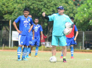Penjelasan Pelatih Persib soal Masalah N'Douassel, Jufriyanto, dan Mihelic