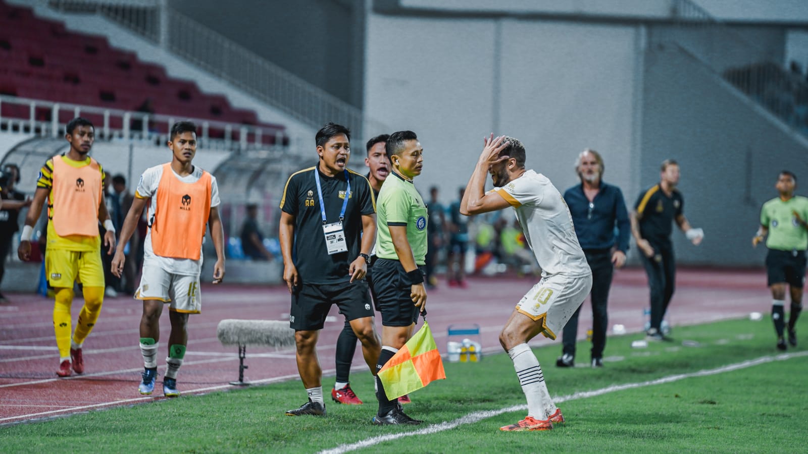 Manajemen Dewa United FC Soroti Kinerja Wasit saat Lawan PSIS
