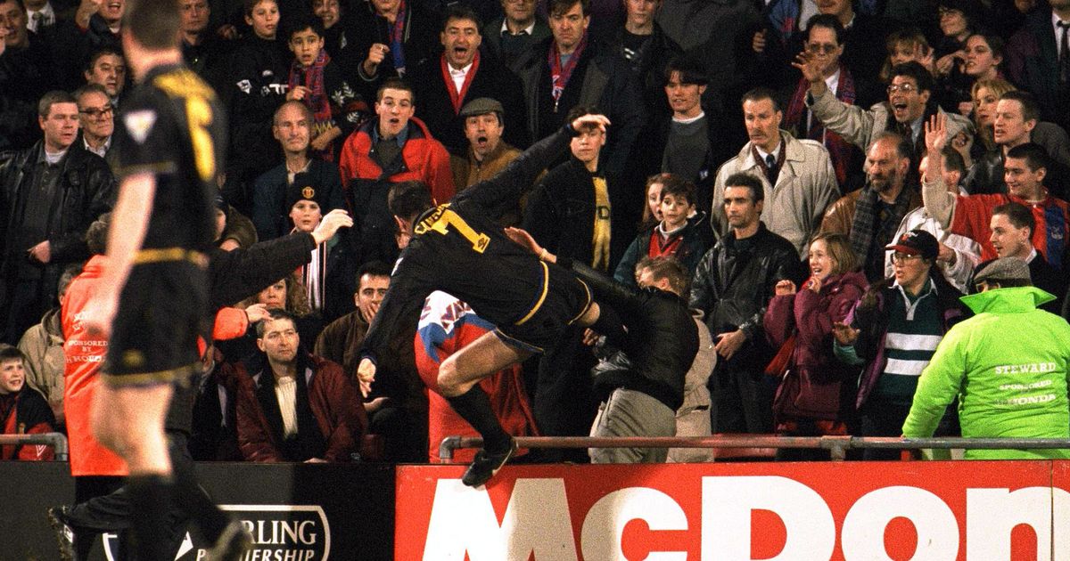 Respons Mengejutkan Sir Alex Ferguson di Ruang Ganti Pascainsiden Tendangan Kungfu Eric Cantona