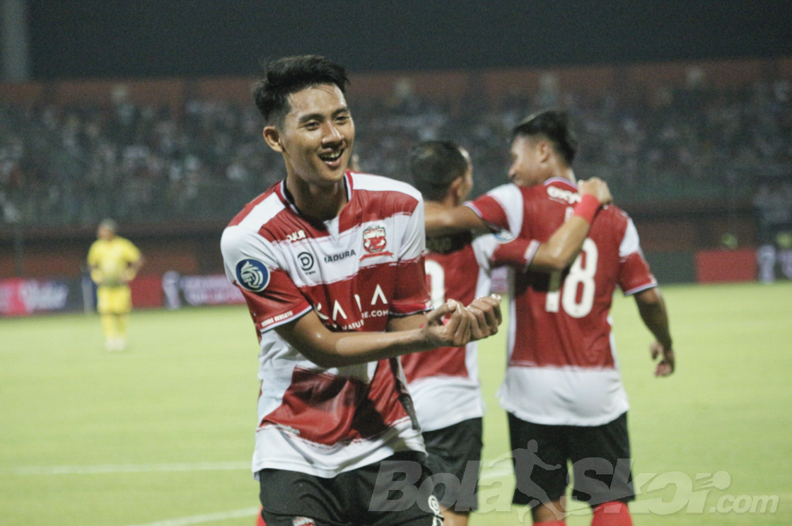 Moncer Lawan Barito Putera, Malik Risaldi Persembahkan Gol Untuk Calon Buah Hati