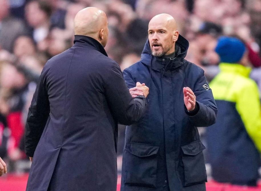 Arne Slot Latih Liverpool, Disindir Erik ten Hag