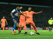 Teco Sebut Ditarik Keluarnya Riko Simanjuntak Kontra Arema FC Bukan Kesalahan Strategi Persija