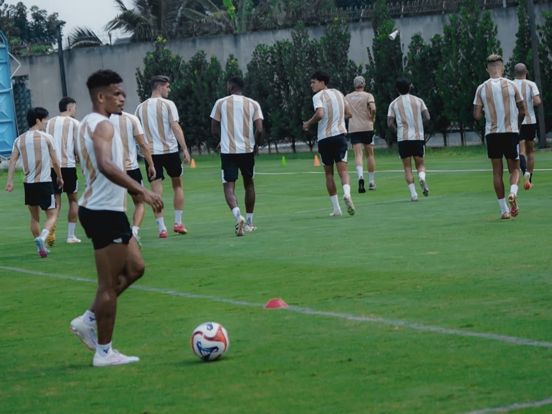 Dewa United Banten FC dalam sesi latihan jelang hadapi Semen Padang. (Media Dewa United FC)