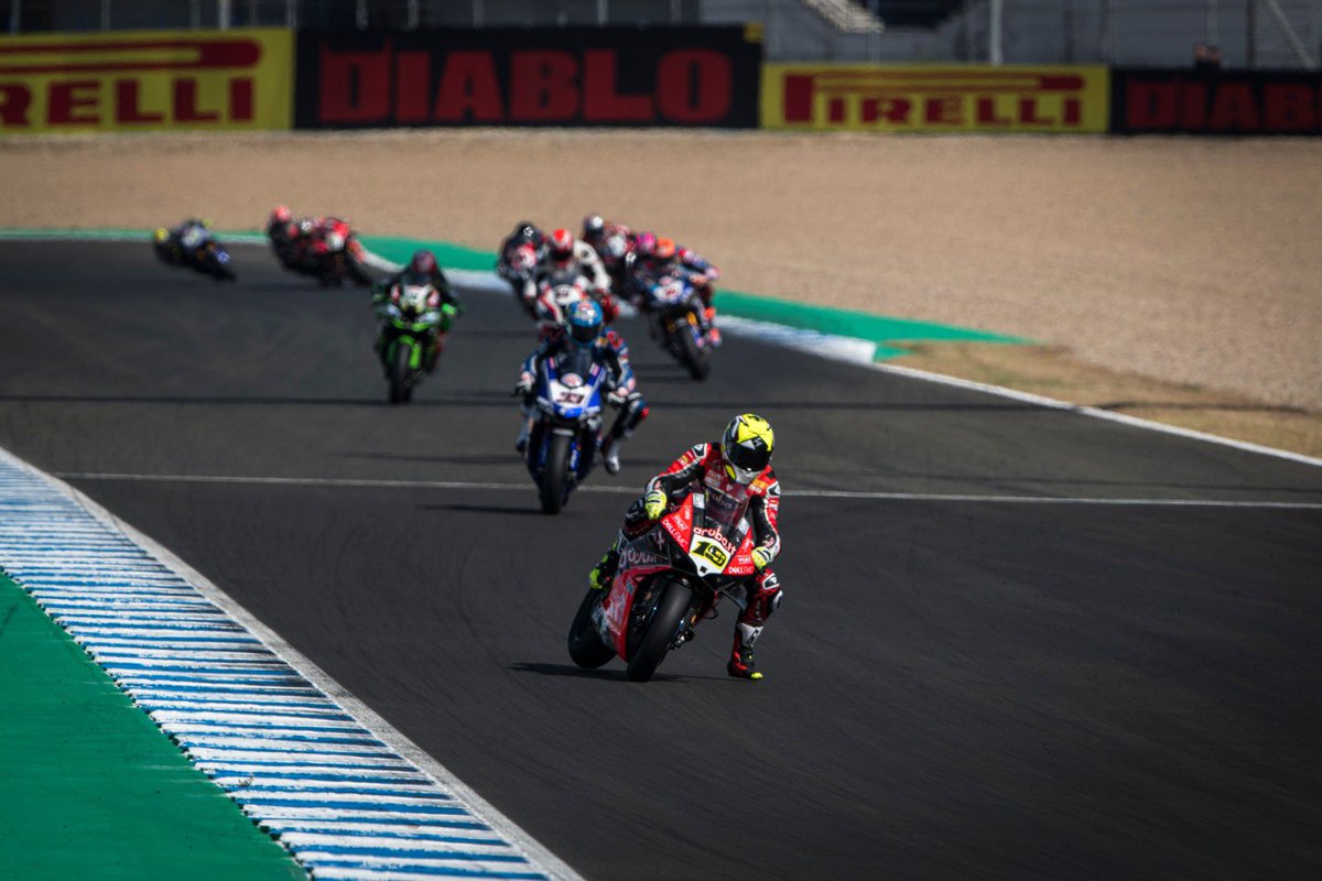 Ironis, Sempat Memimpin 53 Poin, Kini Alvaro Bautista Hanya Unggul 16 Poin dari Jonathan Rea