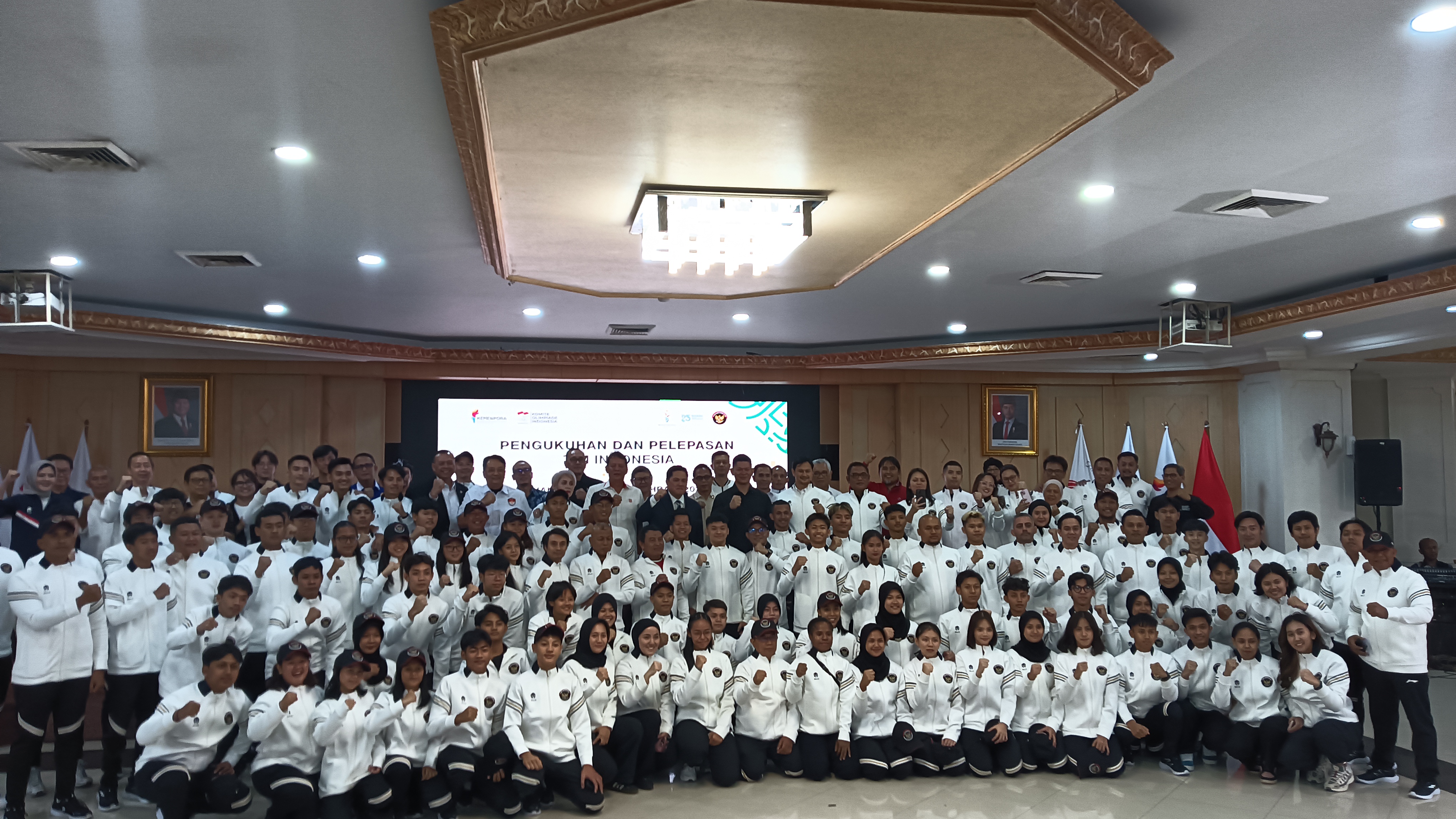 Resmi Dikukuhkan dan Dilepas untuk Asian Youth Games dan Islamic Solidarity Games 2025, Tim Indonesia Siap Bertarung