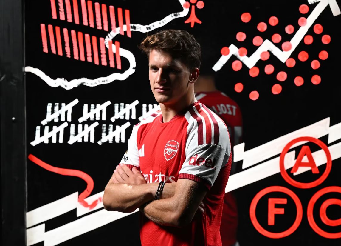 Direkrut Seharga 40 Juta Euro, Arsenal Resmi Kenalkan Christos Tzolis