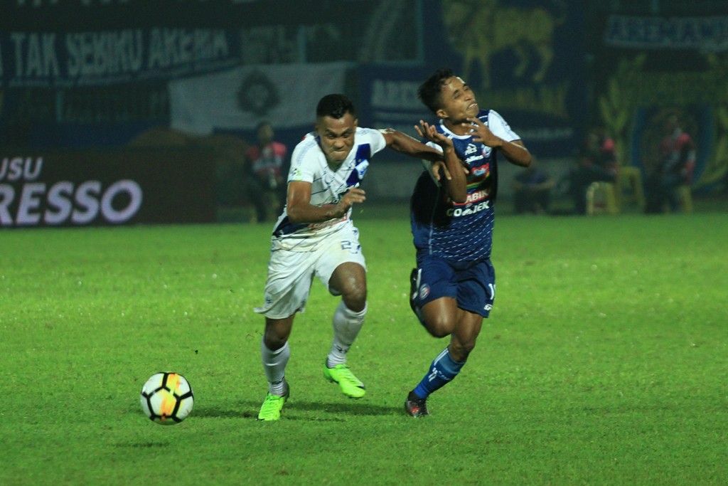 Arema FC Vs PSIS Diwarnai Kartu Merah Kontroversial, Milan Petrovic Ogah Tanggapi