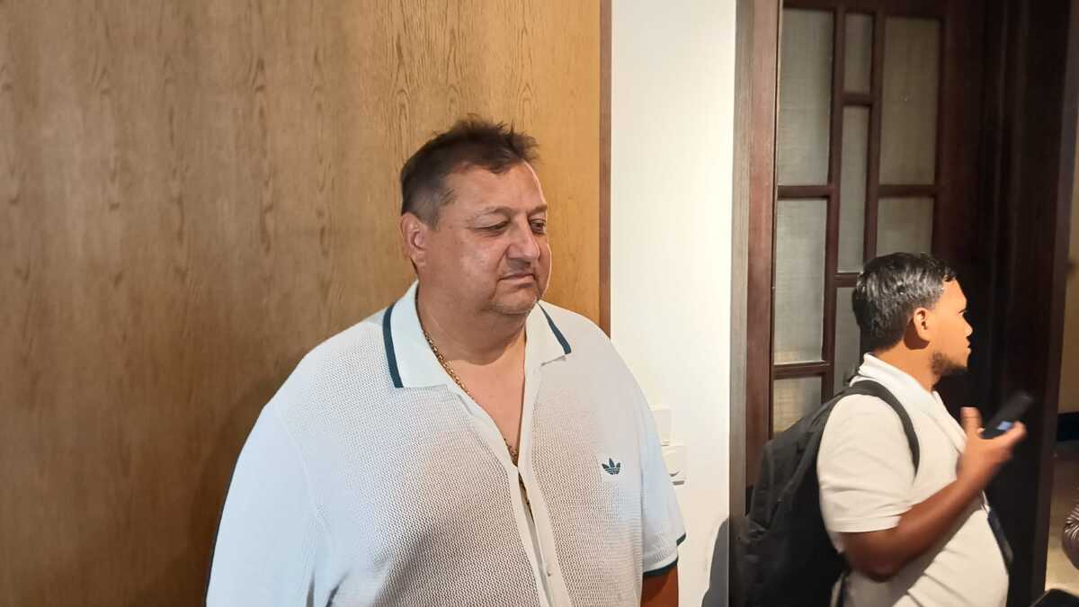 Pelatih Garudayaksa FC, Milos Joksic. (BolaSkor.com/Gazza Roosaryatama)