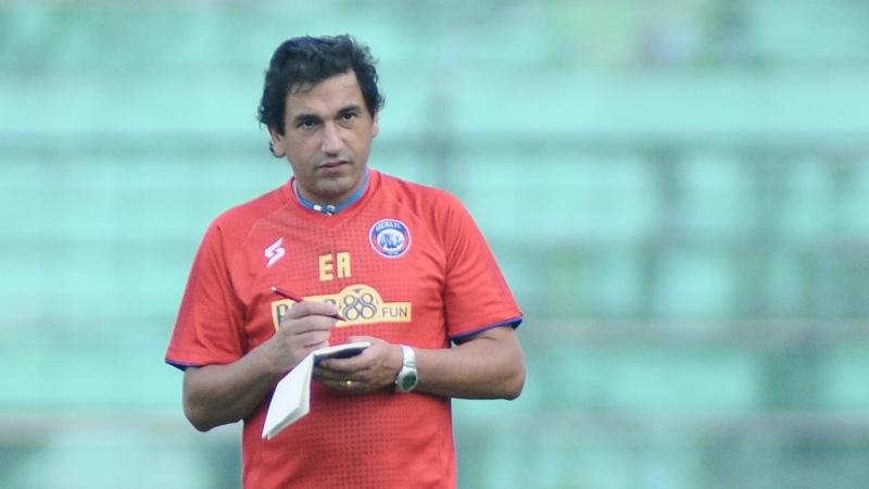 Arema FC Kirim Peringatan Keras kepada Eduardo Almeida