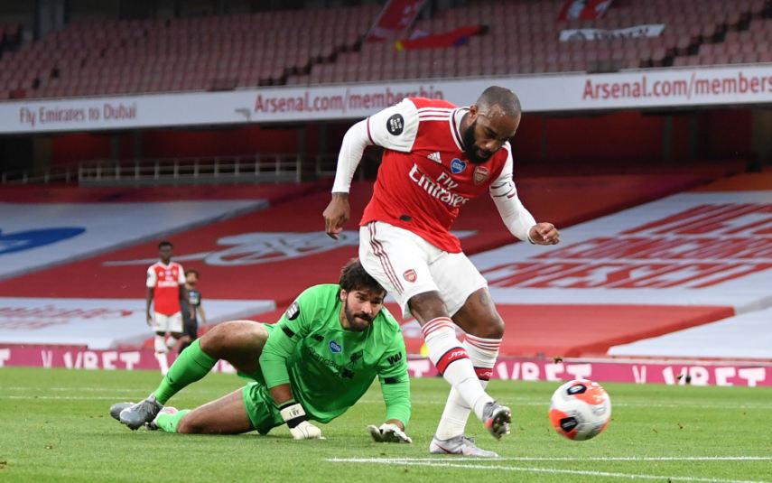 Blunder Virgil van Dijk dan Alisson Berakibat Kekalahan Ketiga Liverpool Musim Ini