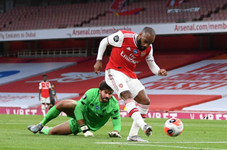 Blunder Virgil van Dijk dan Alisson Berakibat Kekalahan Ketiga Liverpool Musim Ini